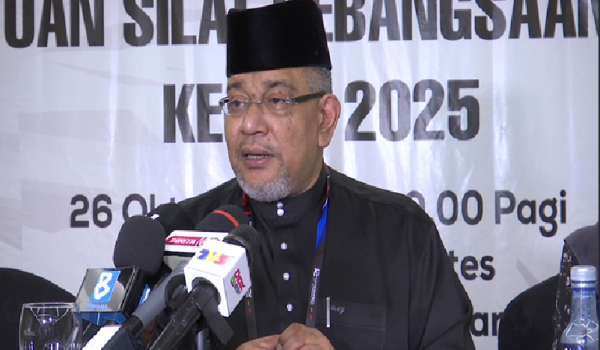 —Datuk Megat Zulkarnain Omardin berjaya mengekalkan jawatan Presiden Persekutuan Silat Kebangsaan Malaysia (PESAKA)/RTM